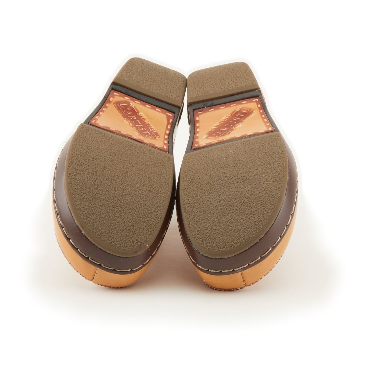 L'Artiste Burbank clogs in Natural, outsole view