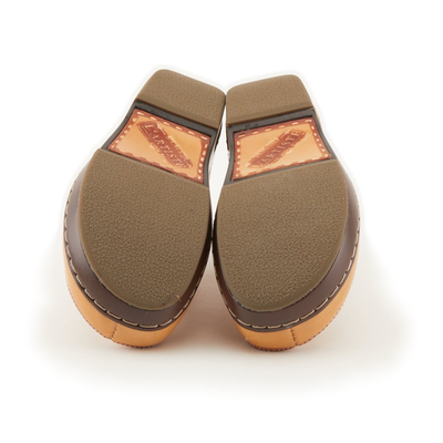 L'Artiste Burbank clogs in Natural, outsole view
