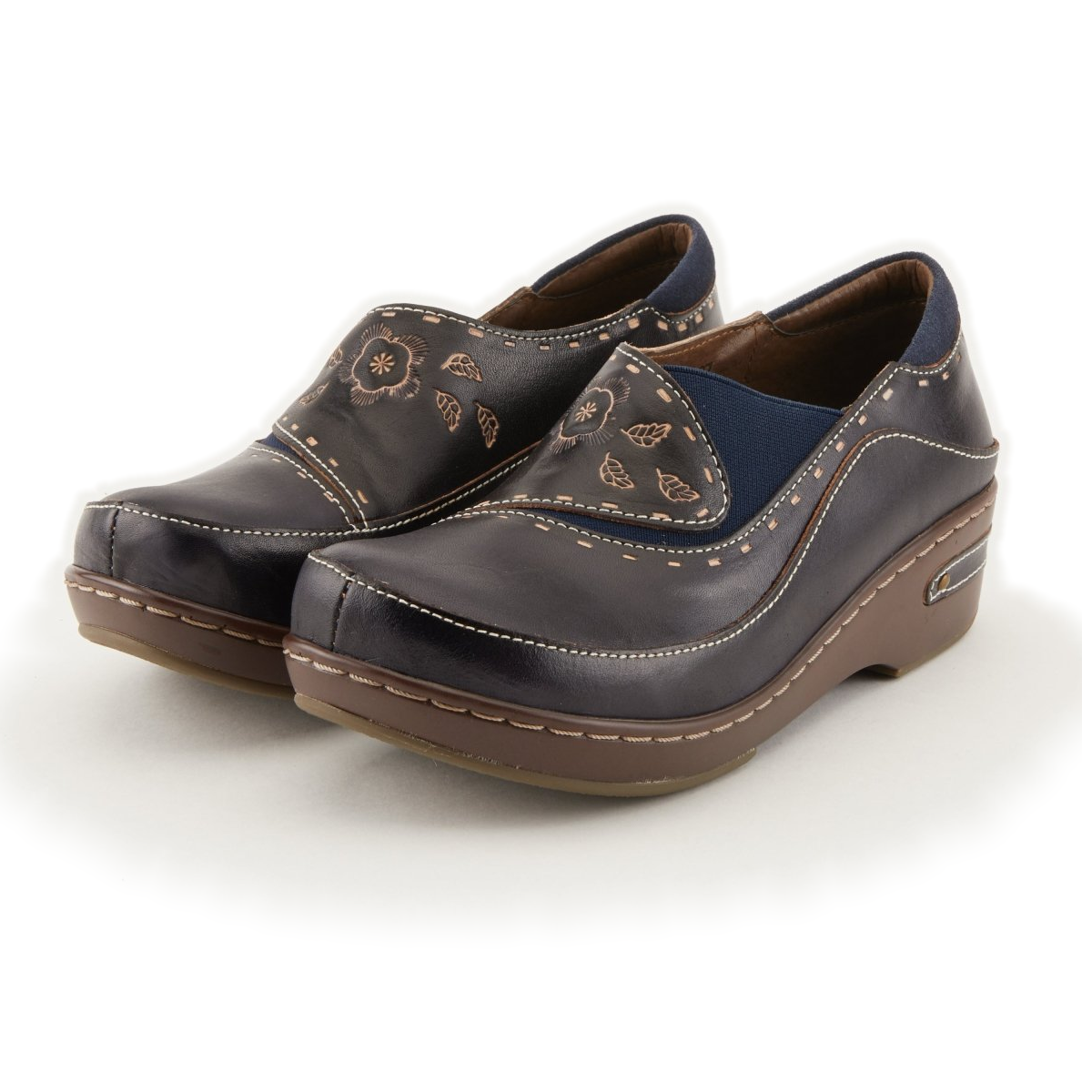 L'Artiste Burbank clogs in Navy, three-quarter front view
