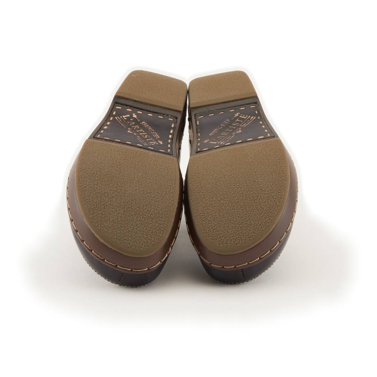 L'Artiste Burbank clogs in Navy, outsole view