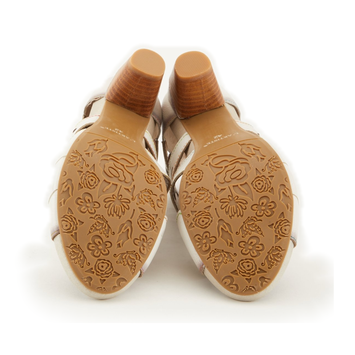 L'Artiste Icon Off White sandals, pair, outsole view