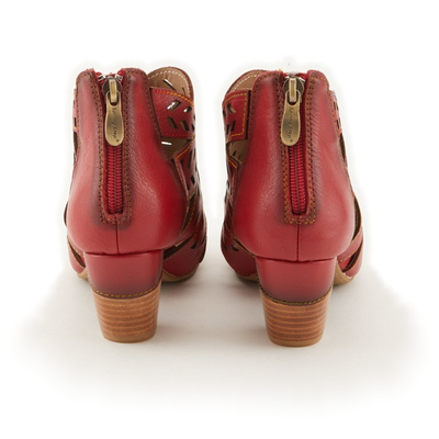 L'Artiste Icon Red sandals, pair, rear view