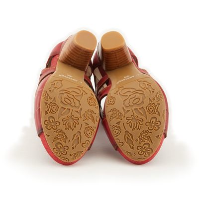 L'Artiste Icon Red sandals, pair, outsole view