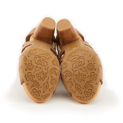 L'Artiste Icon Tan sandals, pair, outsole view