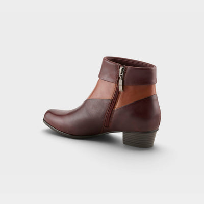 Mayvilla Camel Multi boot, rear inner three-quarter