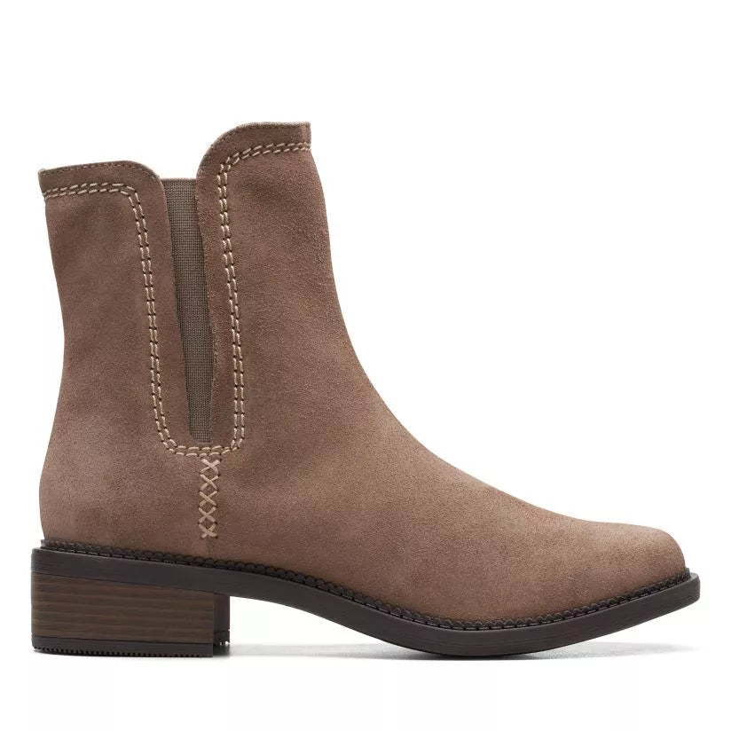 rubbersoled [26168073] WOMENS CLARKS MAYE ZIP front view